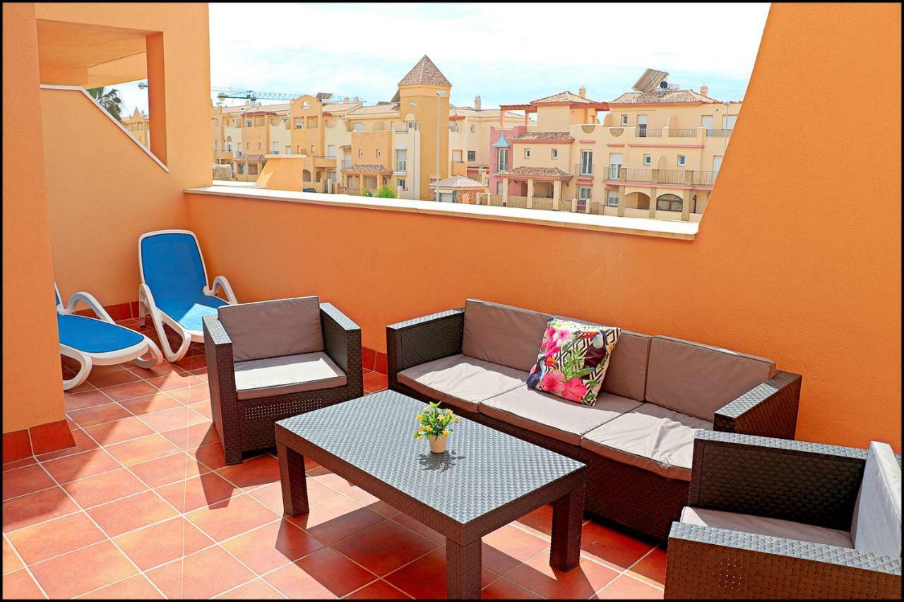 شقة طريفة  في Apartamento Lances, Con Piscina Comunitaria المظهر الخارجي الصورة
