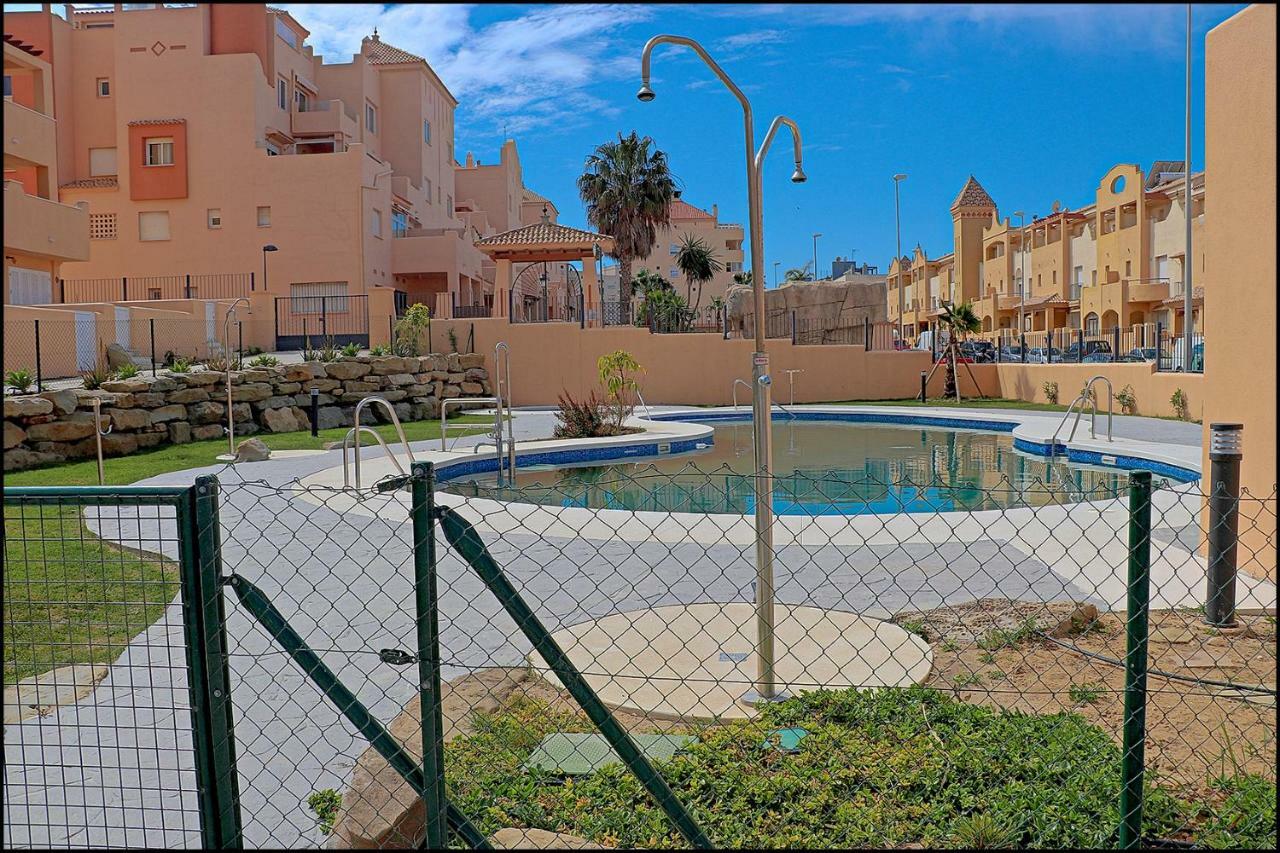 شقة طريفة  في Apartamento Lances, Con Piscina Comunitaria المظهر الخارجي الصورة