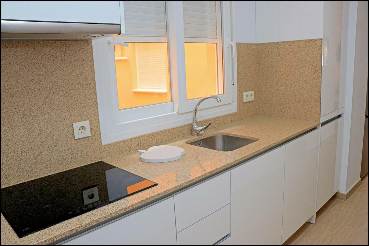 شقة طريفة  في Apartamento Lances, Con Piscina Comunitaria المظهر الخارجي الصورة