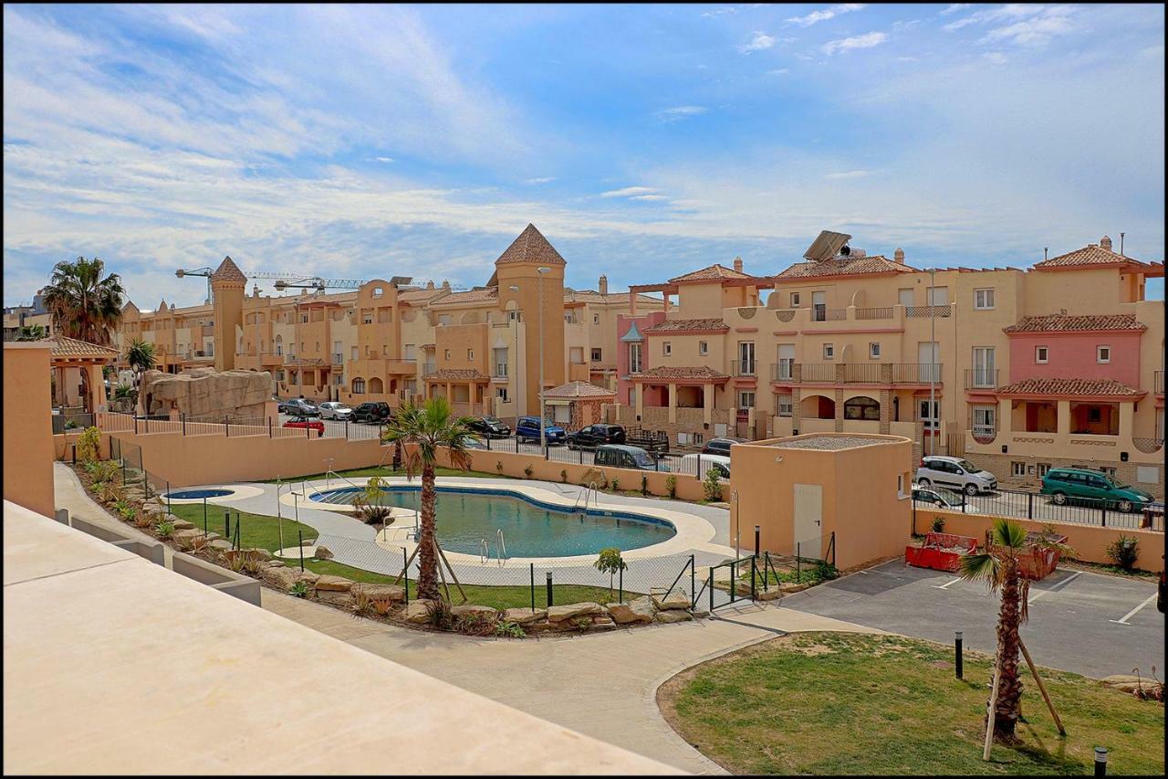 شقة طريفة  في Apartamento Lances, Con Piscina Comunitaria المظهر الخارجي الصورة
