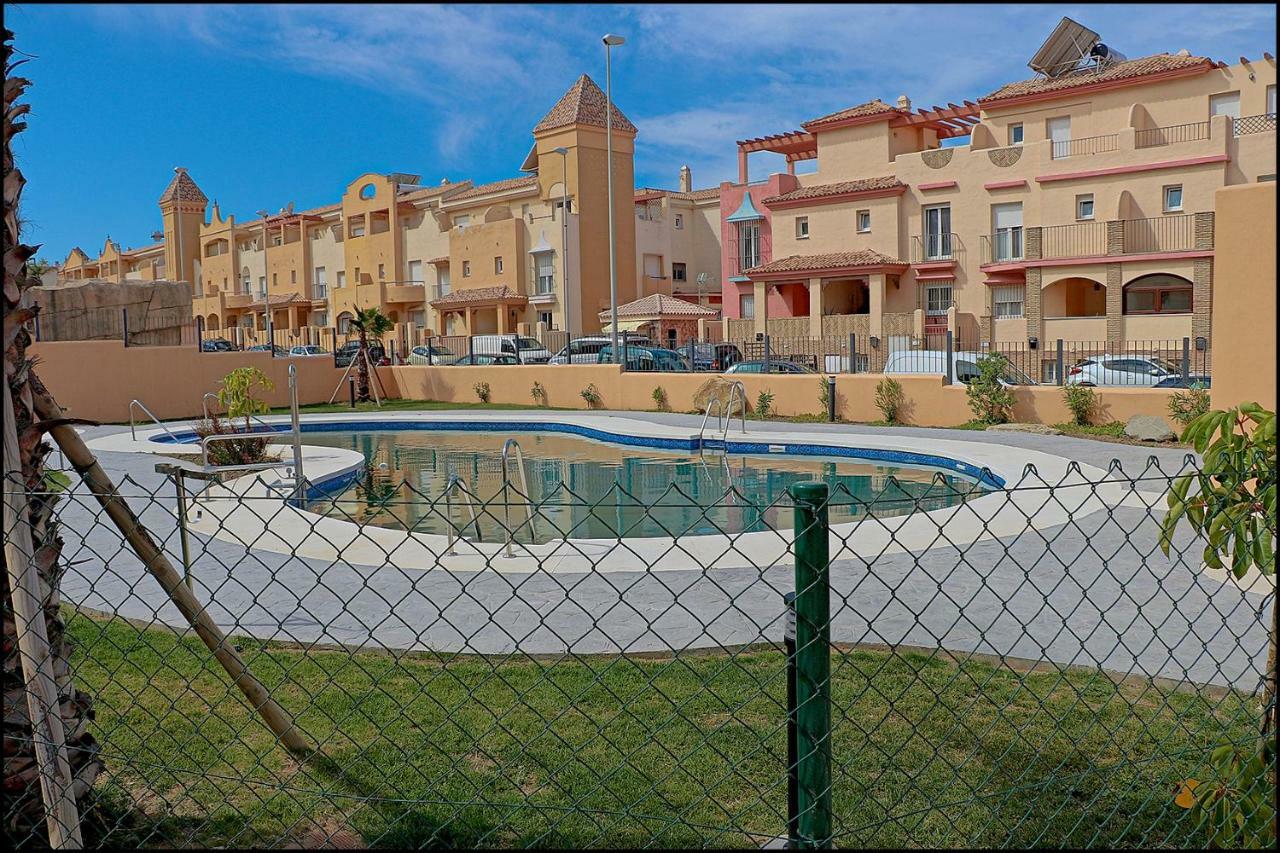 شقة طريفة  في Apartamento Lances, Con Piscina Comunitaria المظهر الخارجي الصورة