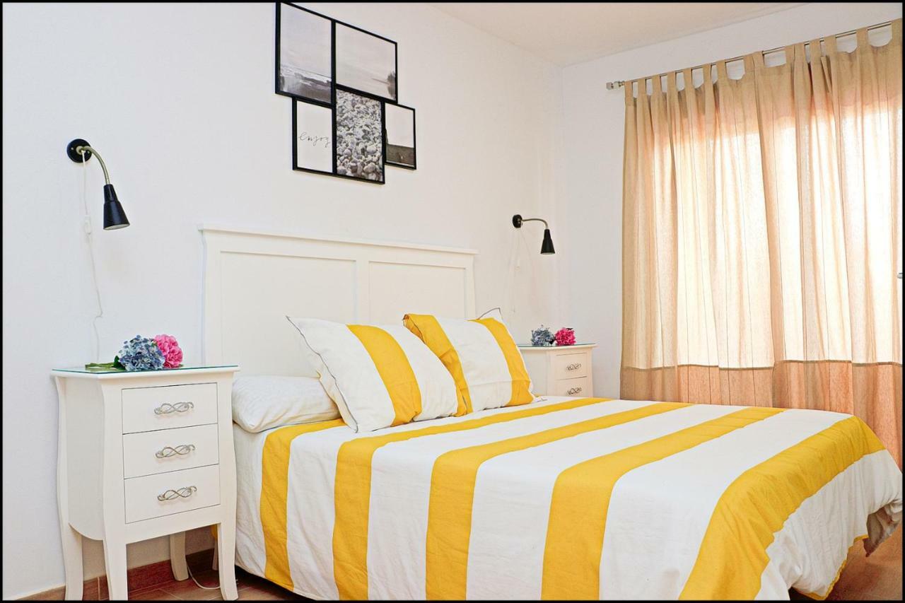 شقة طريفة  في Apartamento Lances, Con Piscina Comunitaria المظهر الخارجي الصورة