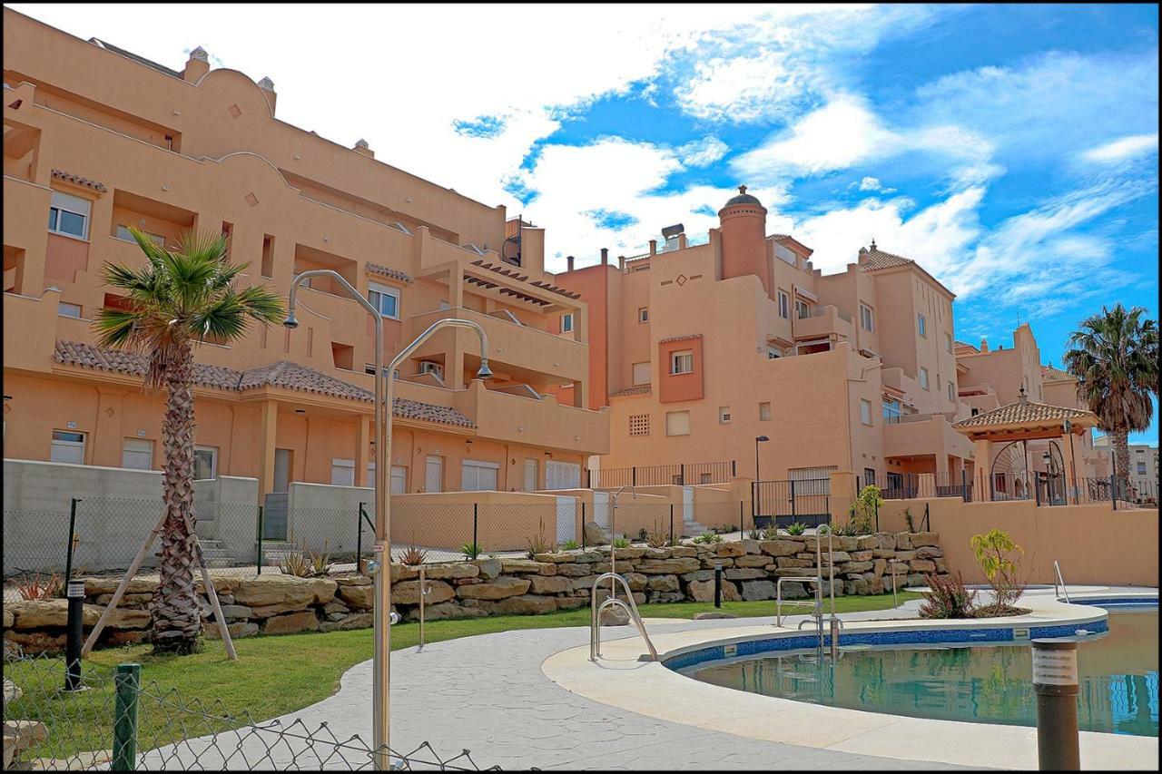 شقة طريفة  في Apartamento Lances, Con Piscina Comunitaria المظهر الخارجي الصورة